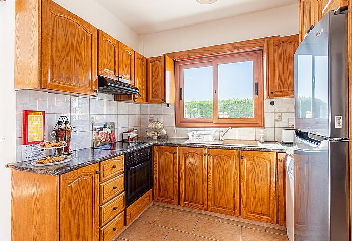 Equipped kitchen . - Villa Pelagos . (Galerie de photos) }}