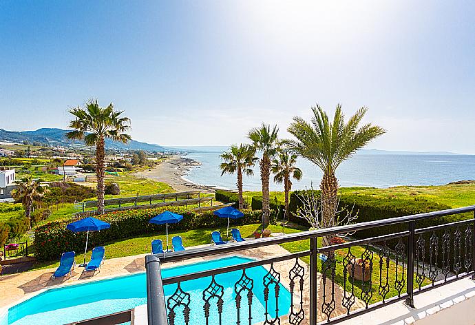 Balcony with sea views . - Villa Pelagos . (Galería de imágenes) }}