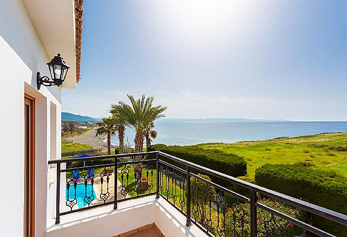 Balcony with sea views . - Villa Pelagos . (Photo Gallery) }}