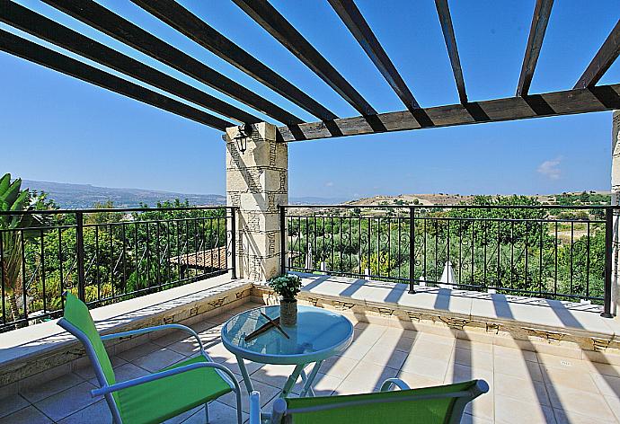 Balcony with panoramic views . - Villa Serena Peristeronas . (Galerie de photos) }}