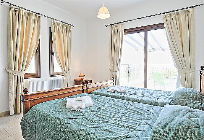 Twin bedroom with A/C with balcony access . - Villa Serena Peristeronas . (Photo Gallery) }}