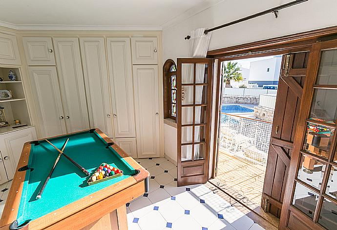 Pool table  . - Brisa Do Mar . (Photo Gallery) }}
