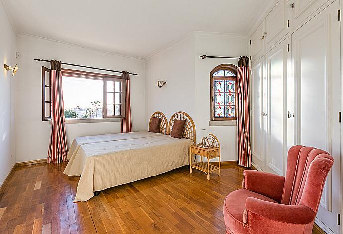 Twin bedroom with en-suite bathroom  . - Brisa Do Mar . (Photo Gallery) }}