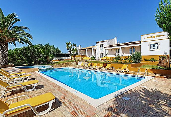 Beautiful villa with private pool, terrace, and garden . - Monte Branco . (Galería de imágenes) }}