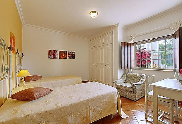 Twin bedroom . - Monte Branco . (Photo Gallery) }}