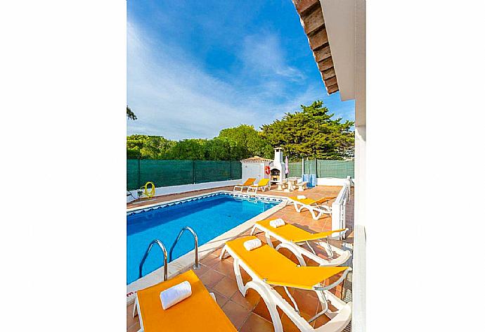 Private pool with terrace . - Villa Coelho . (Galerie de photos) }}