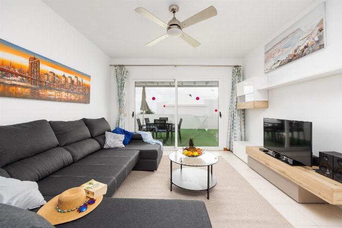 Living room with sofa, dining area, WiFi internet, and satellite TV . - Villa Reyes . (Galleria fotografica) }}