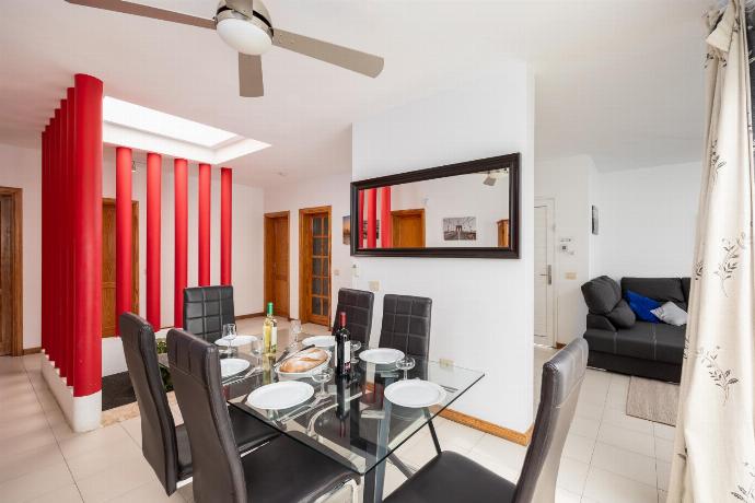 Living room with sofa, dining area, WiFi internet, and satellite TV . - Villa Reyes . (Fotogalerie) }}