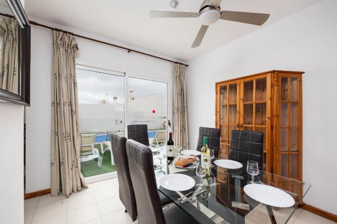 Living room with sofa, dining area, WiFi internet, and satellite TV . - Villa Reyes . (Fotogalerie) }}