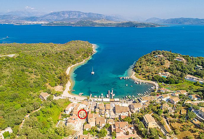 Aerial view of St. Stephanos showing location of Anna Apartment . - Anna Apartment . (Galería de imágenes) }}