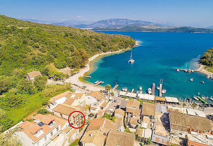 Aerial view of St. Stephanos showing location of Anna Apartment . - Anna Apartment . (Galerie de photos) }}