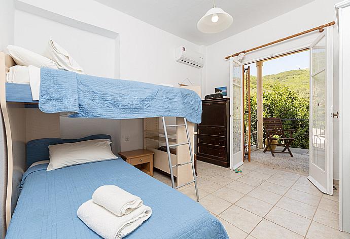 Twin bedroom (bunk bed) with A/C and balcony access . - Anna Apartment . (Galleria fotografica) }}