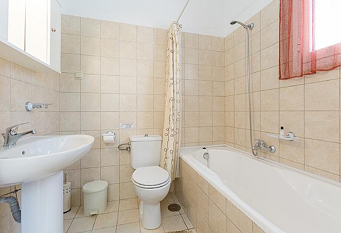 Bathroom with bath and overhead shower . - Villa Armandos . (Photo Gallery) }}