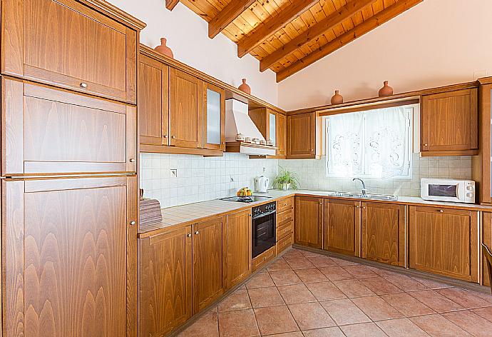 Equipped kitchen . - Villa Armandos . (Fotogalerie) }}