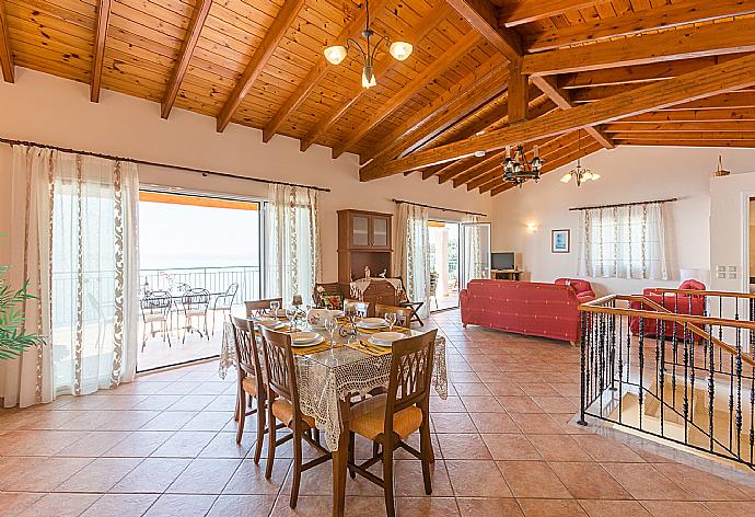 Open-plan living room with WiFi Internet, Satellite TV, DVD player, dining area, equipped kitchen and balcony access . - Villa Armandos . (Galerie de photos) }}