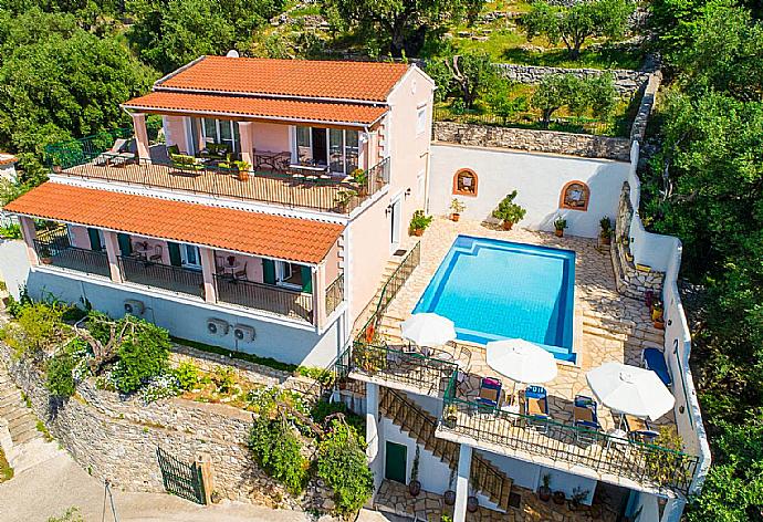 Aerial view of Villa Armandos . - Villa Armandos . (Galleria fotografica) }}