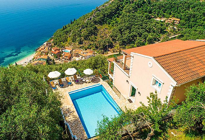 Aerial view of Villa Armandos with view towards Nissaki . - Villa Armandos . (Galleria fotografica) }}