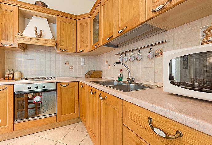 Equipped kitchen . - Villa Aris . (Photo Gallery) }}