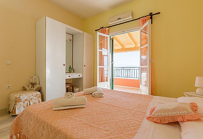 Double bedroom . - Villa Aris . (Galleria fotografica) }}