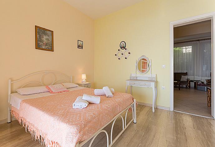 Double bedroom . - Villa Aris . (Галерея фотографий) }}