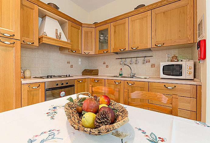 Equipped kitchen . - Villa Aris . (Fotogalerie) }}