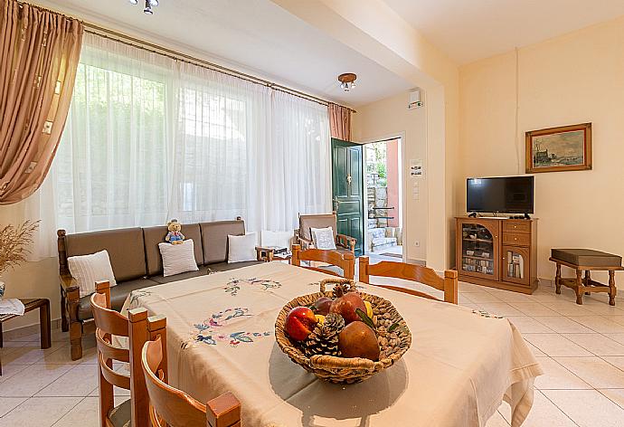 Living room with sofas, dining area, kitchen, WiFi internet, satellite TV, and DVD player . - Villa Aris . (Галерея фотографий) }}