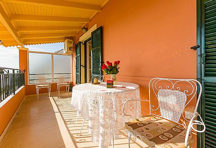 Terrace with sea views . - Villa Aris . (Galería de imágenes) }}