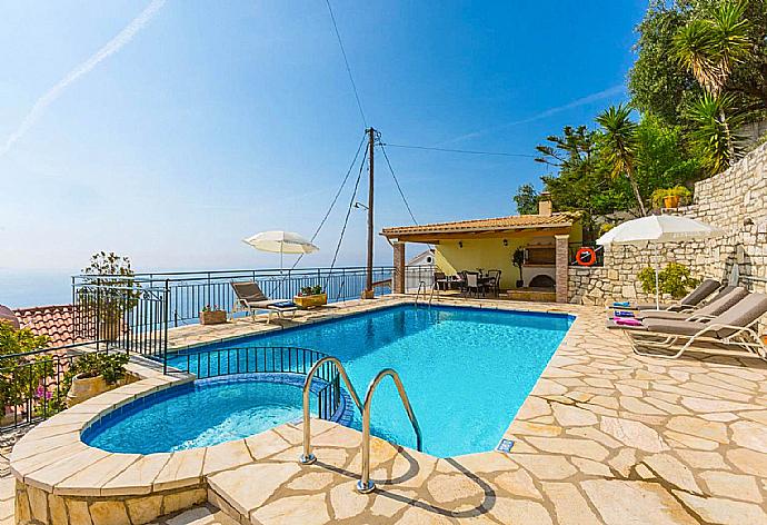 ,Private pool and terrace with panoramic sea views . - Villa Aris . (Fotogalerie) }}