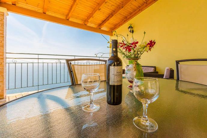  . - Villa Aris . (Photo Gallery) }}
