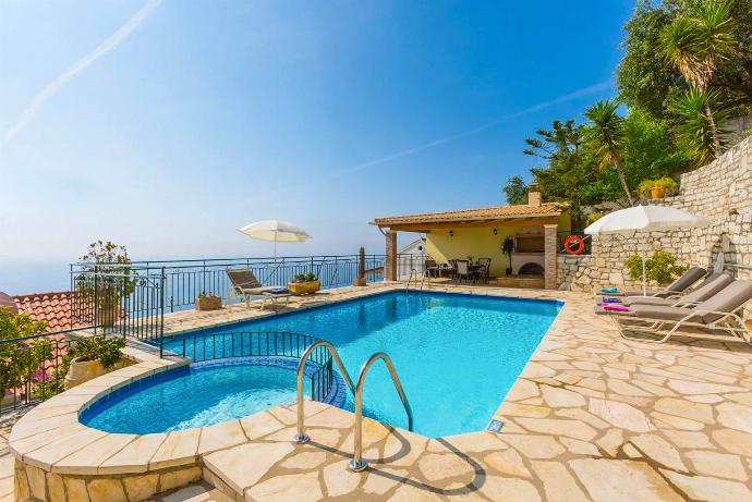  . - Villa Aris . (Photo Gallery) }}