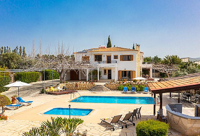 ,Beautiful villa with private pool, terrace, and garden with sea views . - Villa Xenios Dias . (Galería de imágenes) }}