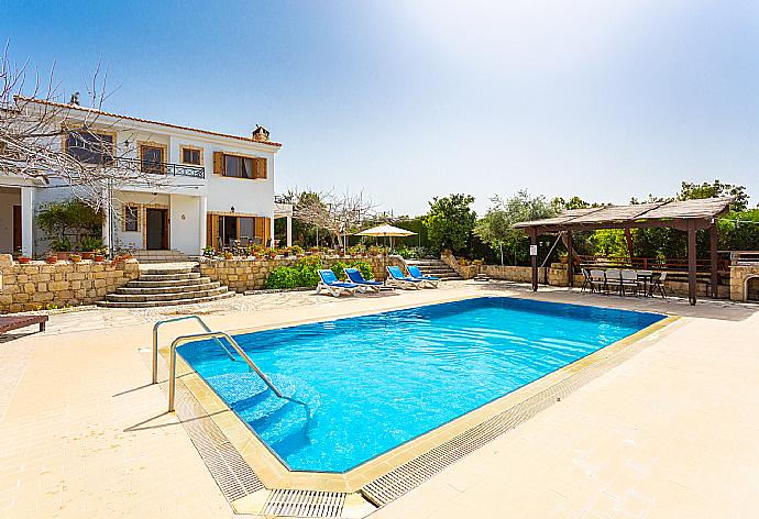 Beautiful villa with private pool, terrace, and garden with sea views . - Villa Xenios Dias . (Galería de imágenes) }}