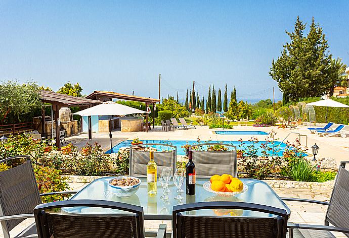 Private pool, terrace, and garden with sea views . - Villa Xenios Dias . (Galería de imágenes) }}