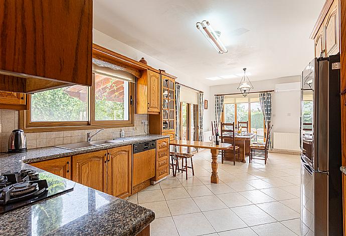 Equipped kitchen . - Villa Xenios Dias . (Fotogalerie) }}