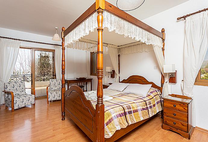 Double bedroom with en suite bathroom, A/C, seating, and balcony access with sea views . - Villa Xenios Dias . (Photo Gallery) }}