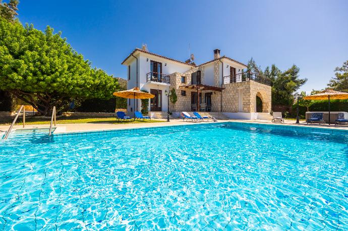 Beautiful villa with private pool, terrace, and garden with sea views . - Villa Ariadne . (Photo Gallery) }}