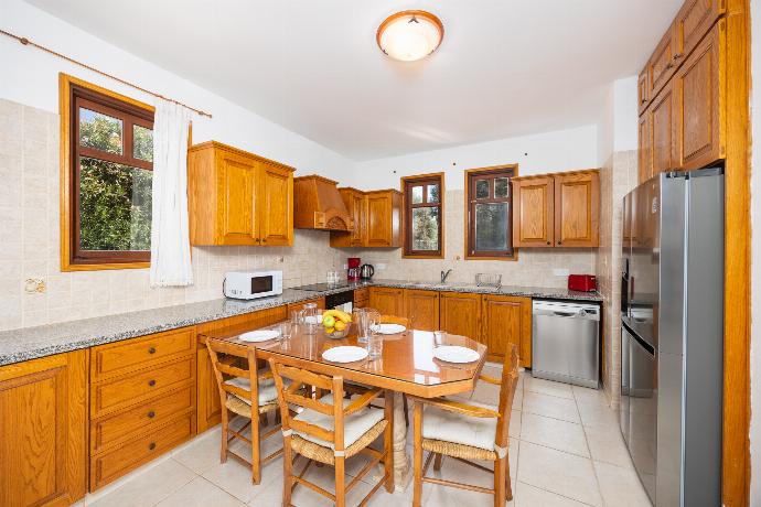 Equipped kitchen . - Villa Ariadne . (Photo Gallery) }}
