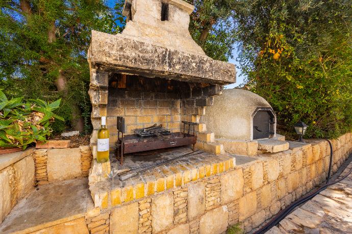 BBQ area . - Villa Ariadne . (Photo Gallery) }}
