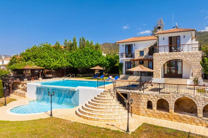  . - Villa Ariadne . (Photo Gallery) }}