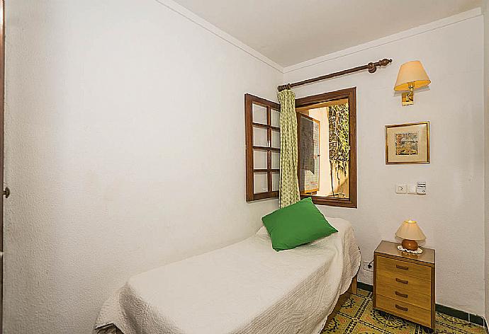 Single bedroom . - Villa Ciutada . (Photo Gallery) }}