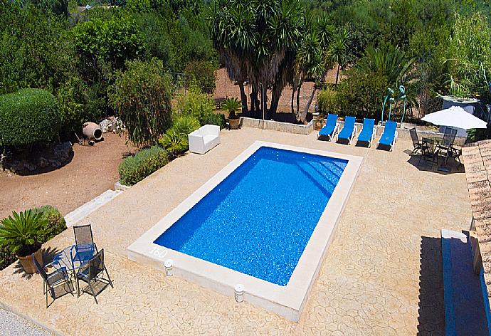 Private pool with terrace and garden . - Villa Alcux . (Galería de imágenes) }}