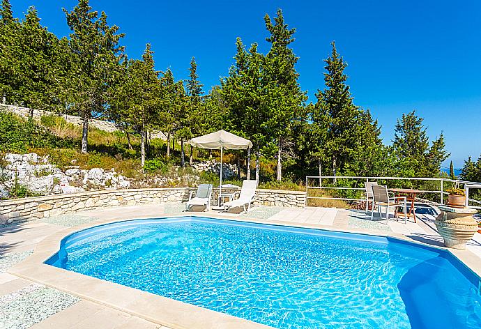 Private pool and terrace with sea views . - Villa Windmill . (Galería de imágenes) }}