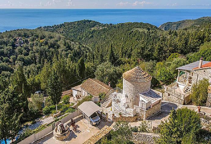 Aerial view of Villa Windmill . - Villa Windmill . (Fotogalerie) }}