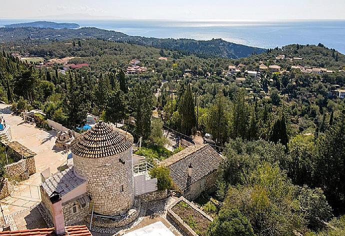 Aerial view of Villa Windmill . - Villa Windmill . (Galerie de photos) }}