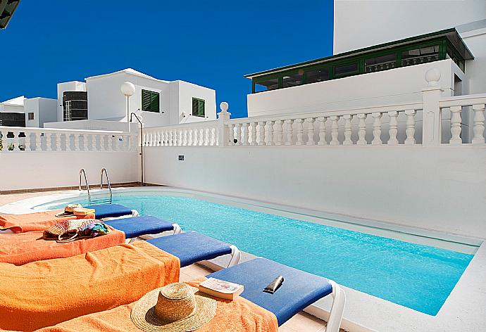 Private pool with terrace . - Villa Isla De Lobos . (Fotogalerie) }}