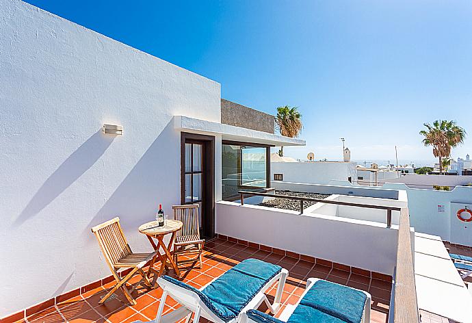 Upper terrace area with sea views . - Villa Julianne 2 . (Photo Gallery) }}