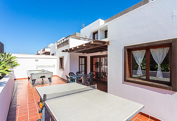 Terrace area with table tennis . - Villa Julianne 2 . (Galería de imágenes) }}