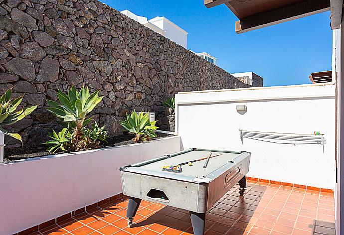 Terrace area with pool table . - Villa Julianne 2 . (Fotogalerie) }}