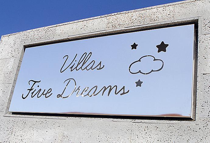 Villa Sign . - Villa Dream Tres . (Galería de imágenes) }}