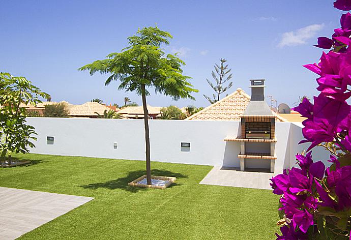 Terrace area with BBQ . - Villa Dream Cinco . (Galería de imágenes) }}